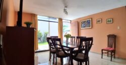 SE VENDE CASA A 2 CDRAS DE MALL DEL SUR Y FRENTE A PARQUE